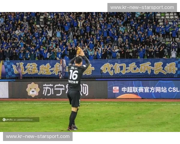 蓝红之巅的灵魂博弈：那一抹苏宁蓝与恒大红，谁惊艳了你的中超岁月？